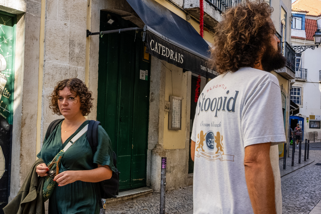 Lisbon street photography guide 32 A little humor on the streets of Lisbon